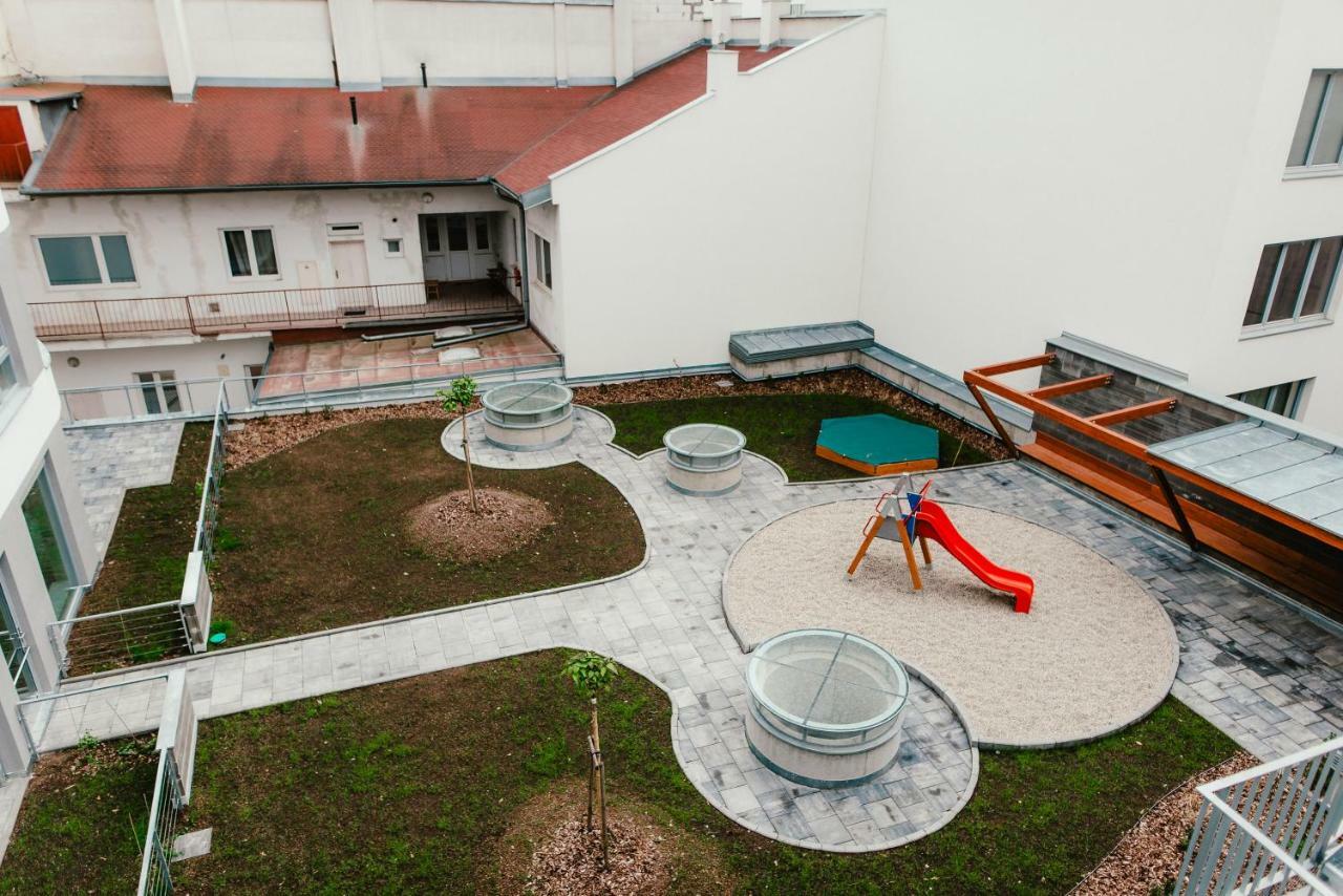 Wake Up Apartments Бърно Екстериор снимка