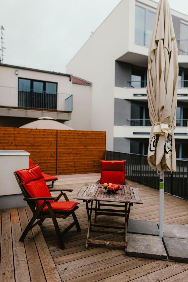 Wake Up Apartments Бърно Екстериор снимка