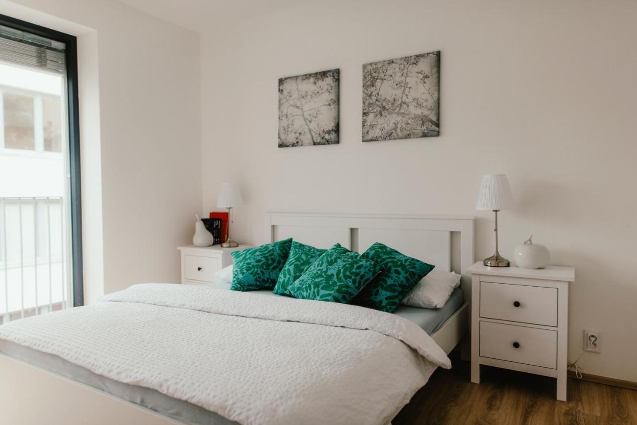 Wake Up Apartments Бърно Екстериор снимка