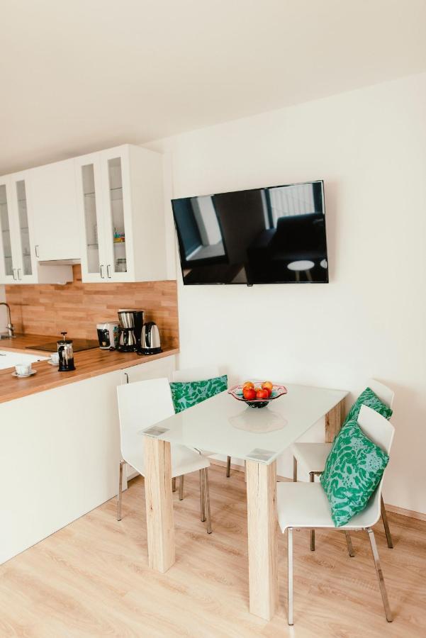 Wake Up Apartments Бърно Екстериор снимка